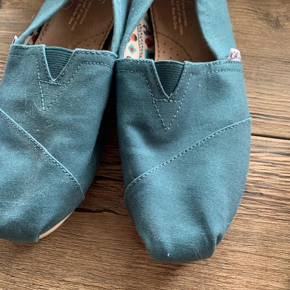 Toms Shoes - Picture 1 of 2